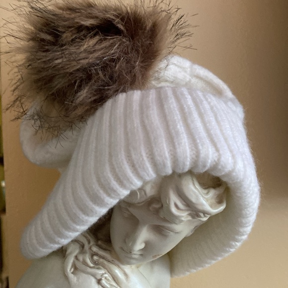 Calvin Klein knitted hat - Picture 2 of 12